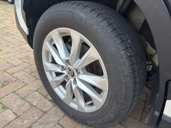 2022-Toyota-Corolla-Cross-18-XI image:9