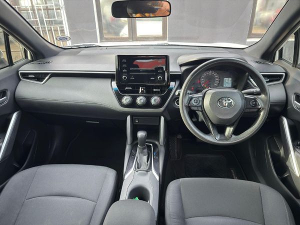 2022-Toyota-Corolla-Cross-18-XI image:13