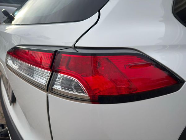 2022-Toyota-Corolla-Cross-18-XI image:7