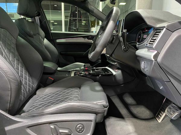 2024-Audi-SQ5-quattro-Auto-Black-Edition image:11