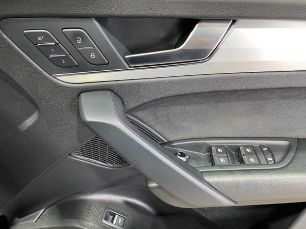2024-Audi-SQ5-quattro-Auto-Black-Edition image:12