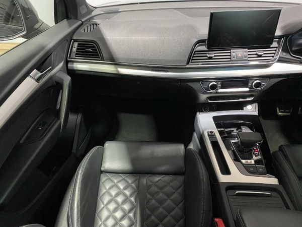 2024-Audi-SQ5-quattro-Auto-Black-Edition image:14