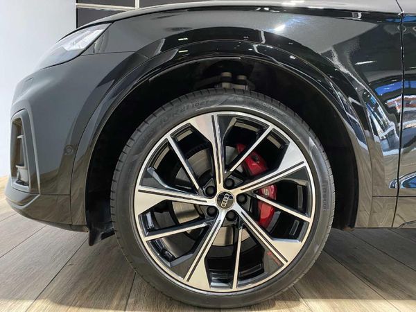 2024-Audi-SQ5-quattro-Auto-Black-Edition image:25