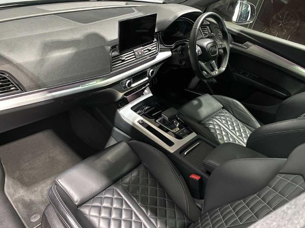 2024-Audi-SQ5-quattro-Auto-Black-Edition image:6