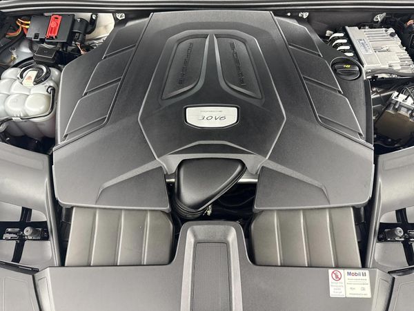 2018-Porsche-Cayenne-Auto image:12