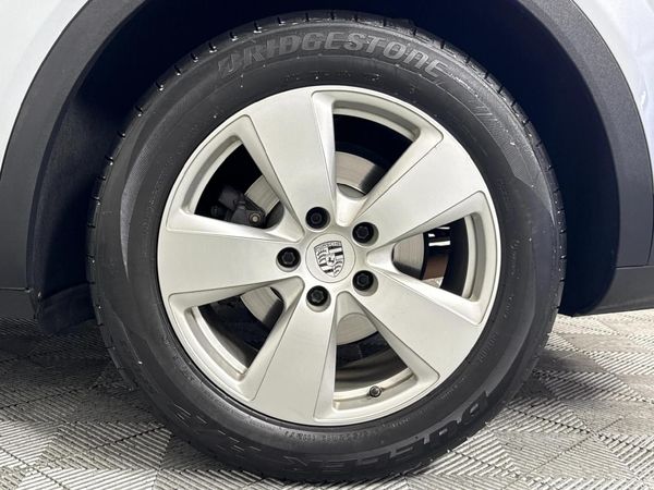 2018-Porsche-Cayenne-Auto image:6