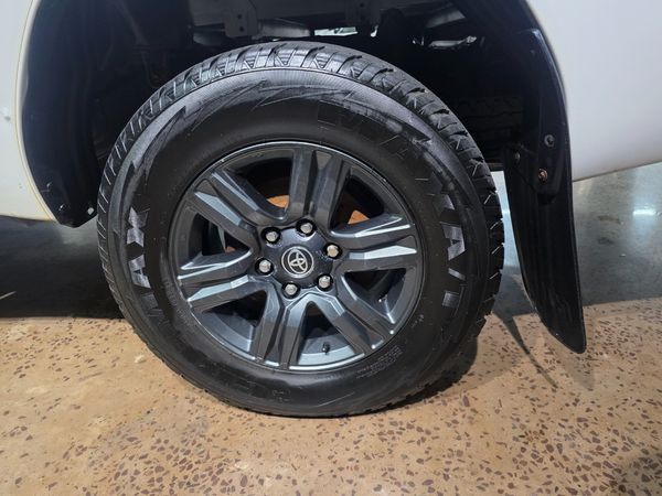 2022-Toyota-Hilux-24-GD-6-Raider-4x4-Single-Cab image:9