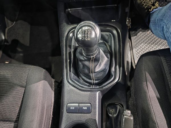 2022-Toyota-Hilux-24-GD-6-Raider-4x4-Single-Cab image:13