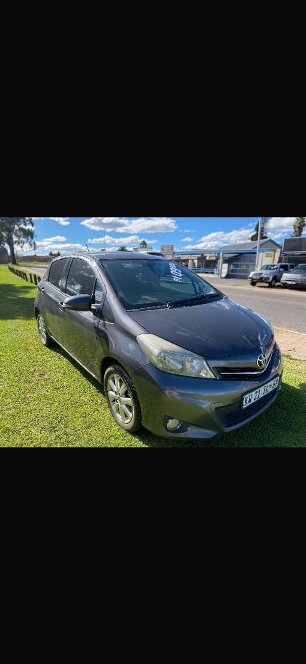 2012-Toyota-Yaris-10-XS-5-dr image:1