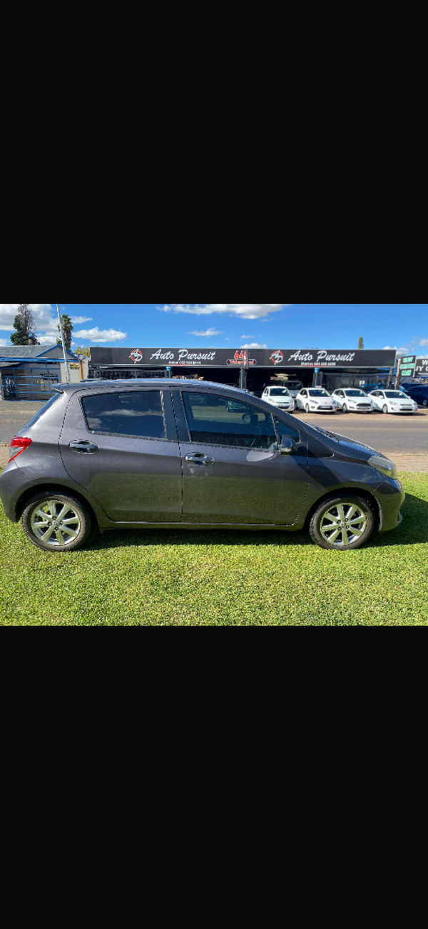 2012-Toyota-Yaris-10-XS-5-dr image:4