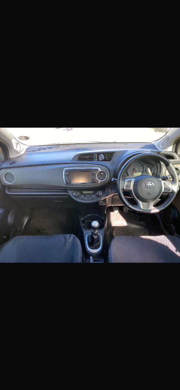 2012-Toyota-Yaris-10-XS-5-dr image:5