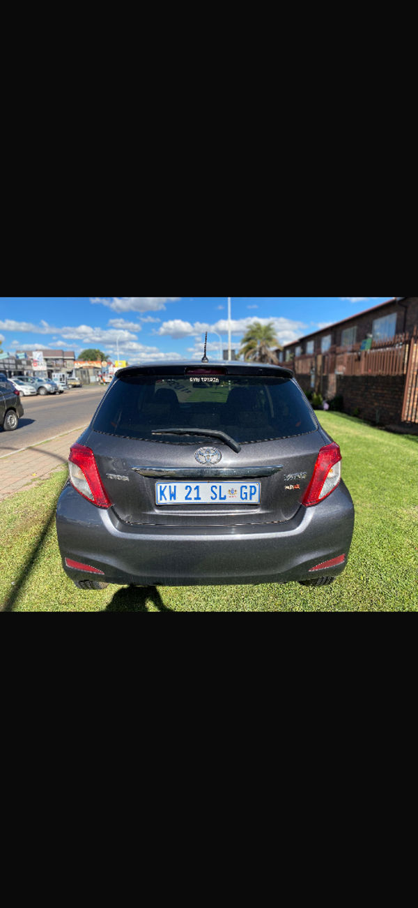 2012-Toyota-Yaris-10-XS-5-dr image:6