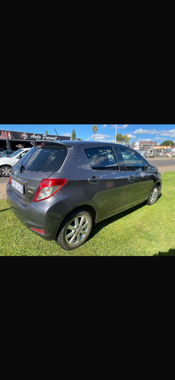 2012-Toyota-Yaris-10-XS-5-dr image:7