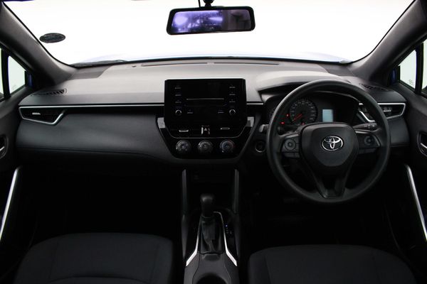 2022-Toyota-Corolla-Cross-18-XI image:1