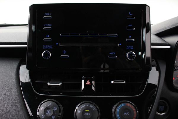 2022-Toyota-Corolla-Cross-18-XI image:3