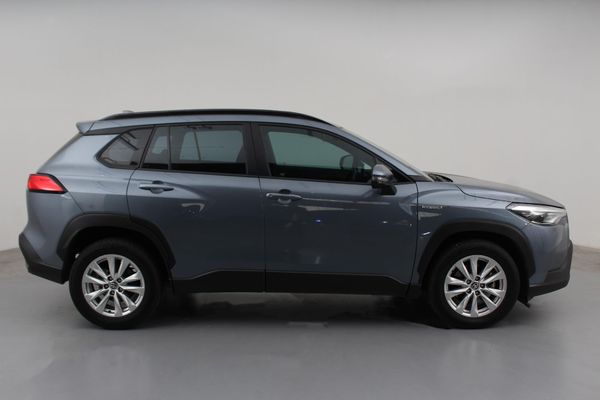 2022-Toyota-Corolla-Cross-18-XS-Hybrid image:9