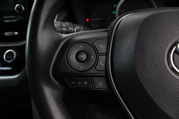 2022-Toyota-Corolla-Cross-18-XS-Hybrid image:4