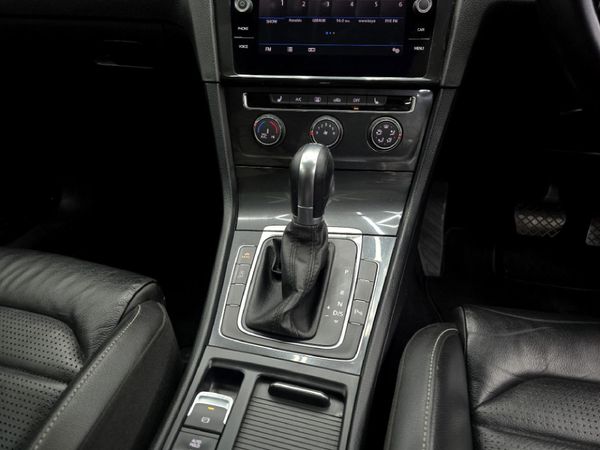 2019-Volkswagen-Golf-VII-14-TSI-Comfortline-Auto image:10