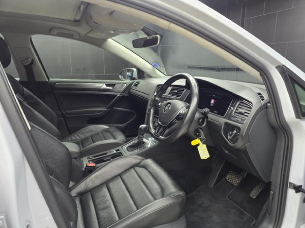 2019-Volkswagen-Golf-VII-14-TSI-Comfortline-Auto image:11