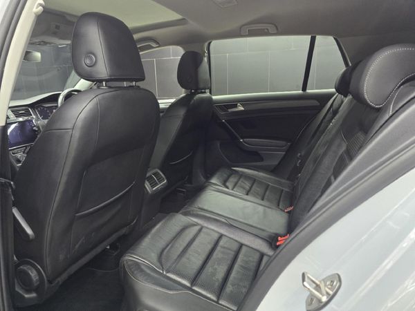 2019-Volkswagen-Golf-VII-14-TSI-Comfortline-Auto image:15