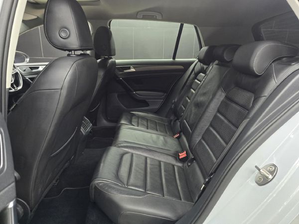 2019-Volkswagen-Golf-VII-14-TSI-Comfortline-Auto image:16