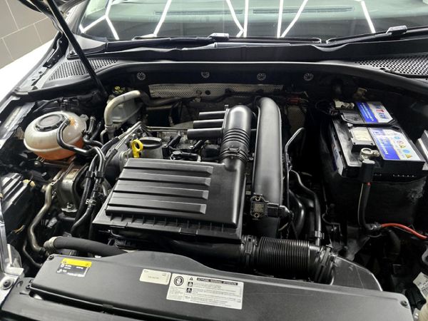 2019-Volkswagen-Golf-VII-14-TSI-Comfortline-Auto image:19