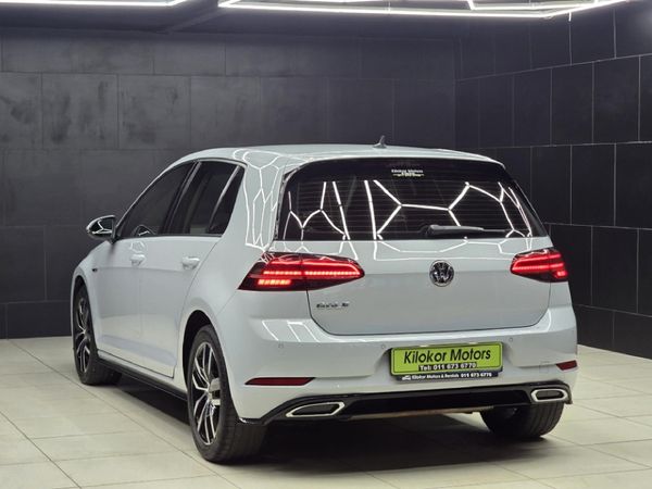 2019-Volkswagen-Golf-VII-14-TSI-Comfortline-Auto image:3