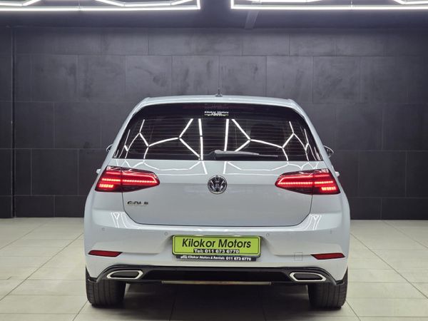 2019-Volkswagen-Golf-VII-14-TSI-Comfortline-Auto image:4