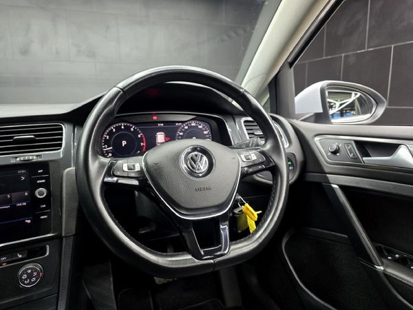2019-Volkswagen-Golf-VII-14-TSI-Comfortline-Auto image:8