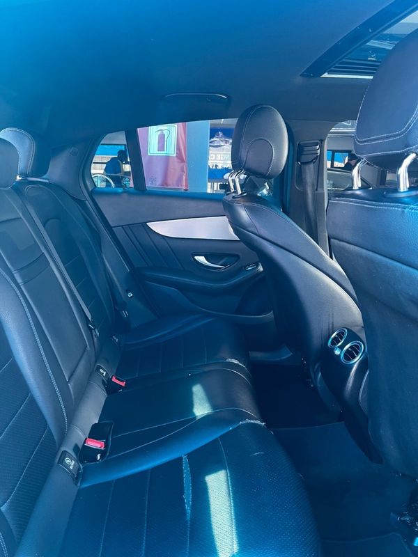 2017-Mercedes-Benz-GLC-250d image:11