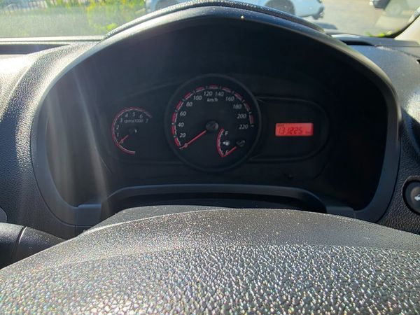 2016-Ford-Figo-14-Ambiente image:15
