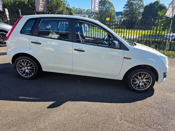 2016-Ford-Figo-14-Ambiente image:3