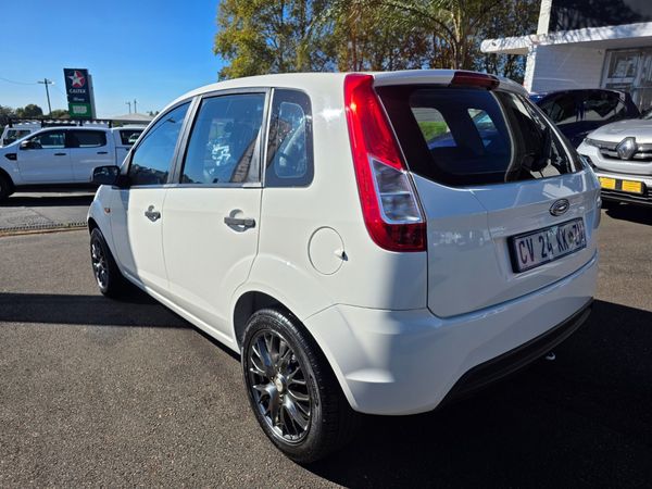 2016-Ford-Figo-14-Ambiente image:5