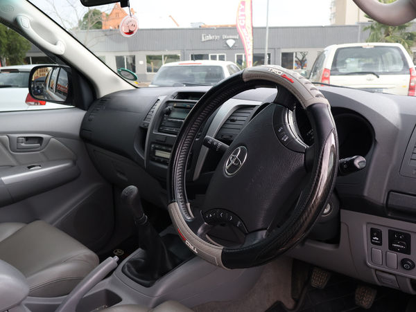 2011-Toyota-Hilux-30-D-4D-Raider-Raised-Body-Double-Cab image:5