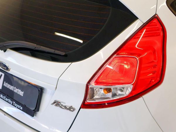 2016-Ford-Fiesta-10-EcoBoost-Ambiente-5-dr image:9