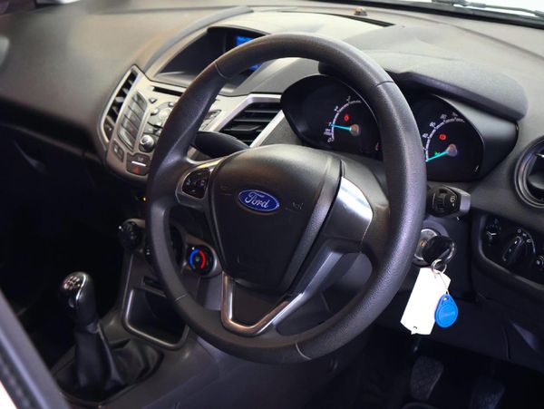 2016-Ford-Fiesta-10-EcoBoost-Ambiente-5-dr image:12