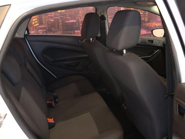 2016-Ford-Fiesta-10-EcoBoost-Ambiente-5-dr image:13