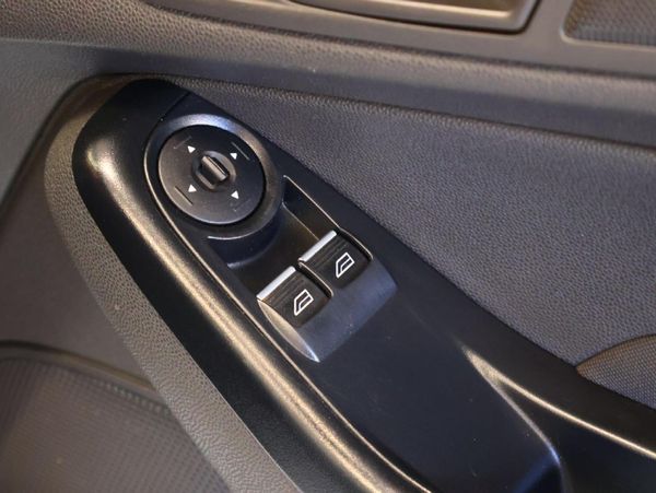 2016-Ford-Fiesta-10-EcoBoost-Ambiente-5-dr image:17