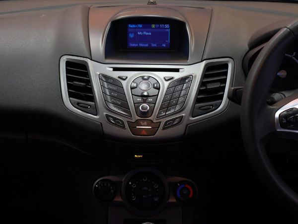 2016-Ford-Fiesta-10-EcoBoost-Ambiente-5-dr image:18