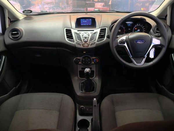 2016-Ford-Fiesta-10-EcoBoost-Ambiente-5-dr image:19
