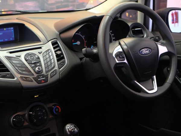 2016-Ford-Fiesta-10-EcoBoost-Ambiente-5-dr image:20