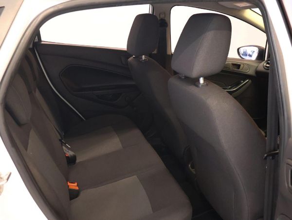 2016-Ford-Fiesta-10-EcoBoost-Ambiente-5-dr image:22
