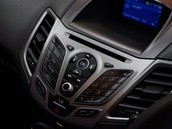 2016-Ford-Fiesta-10-EcoBoost-Ambiente-5-dr image:23