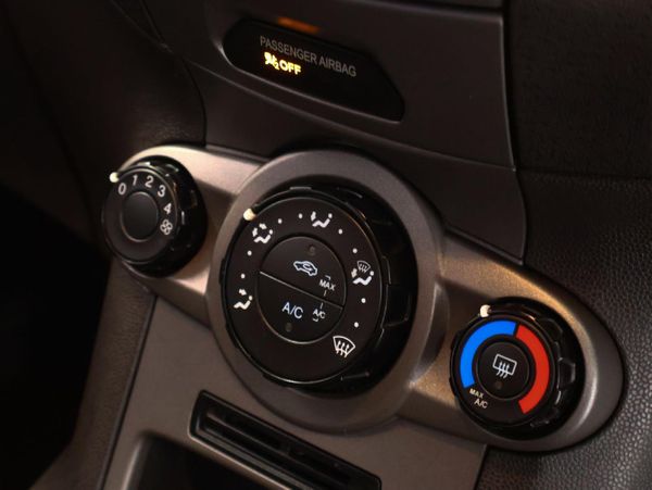 2016-Ford-Fiesta-10-EcoBoost-Ambiente-5-dr image:25