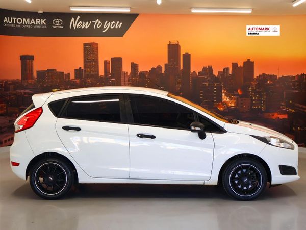 2016-Ford-Fiesta-10-EcoBoost-Ambiente-5-dr image:3
