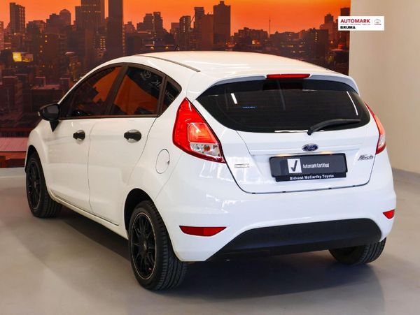 2016-Ford-Fiesta-10-EcoBoost-Ambiente-5-dr image:7