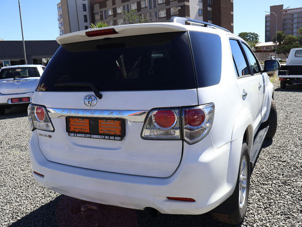 2014-Toyota-Fortuner-30-D-4D-Raised-Body image:3