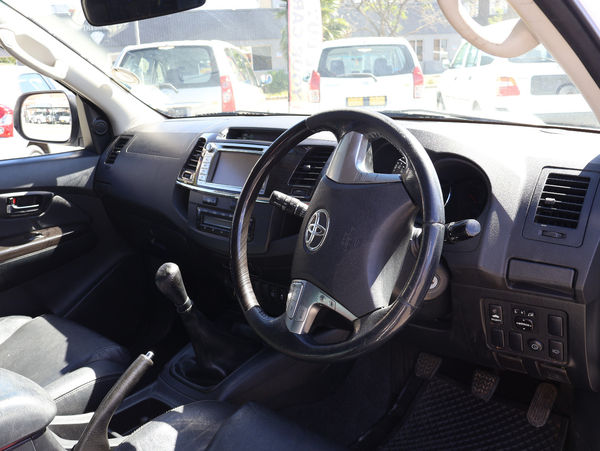 2014-Toyota-Fortuner-30-D-4D-Raised-Body image:4