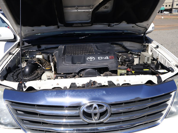 2014-Toyota-Fortuner-30-D-4D-Raised-Body image:6