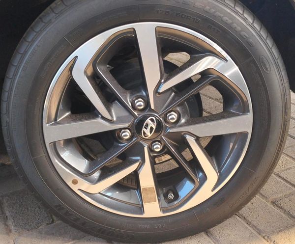 2022-Hyundai-Grand-i10-12-Fluid image:16